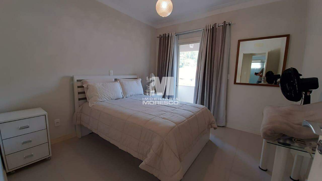 Casa à venda no bairro Azambuja: