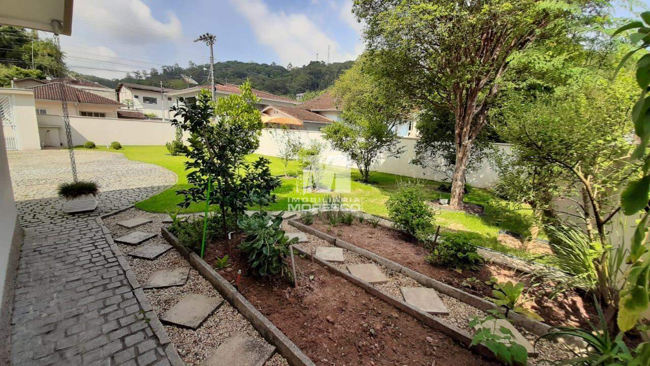 Casa à venda no bairro Azambuja: