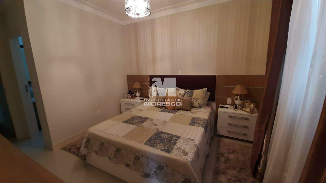 Casa à venda no bairro Azambuja: