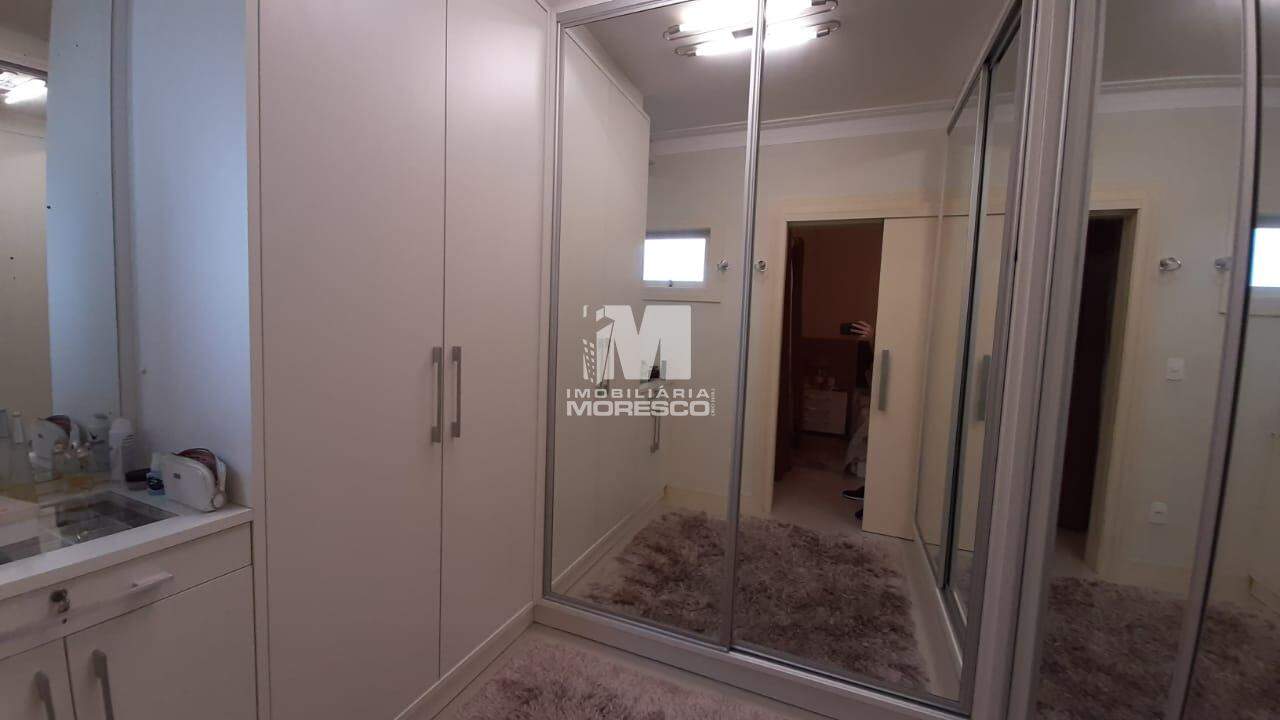 Casa à venda no bairro Azambuja: