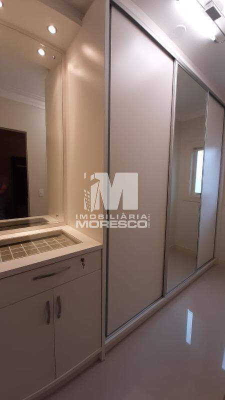 Casa à venda no bairro Azambuja: