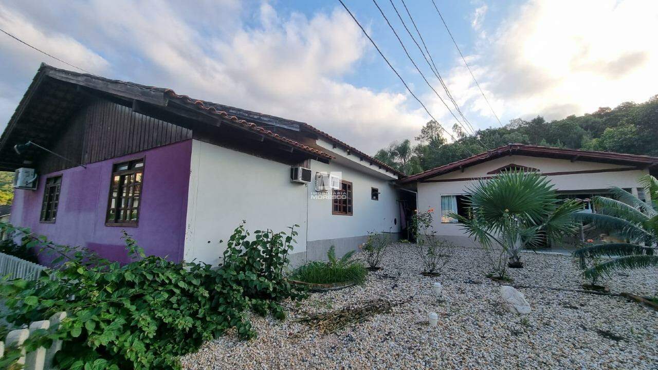 Casa à venda no bairro Primeiro de Maio: 