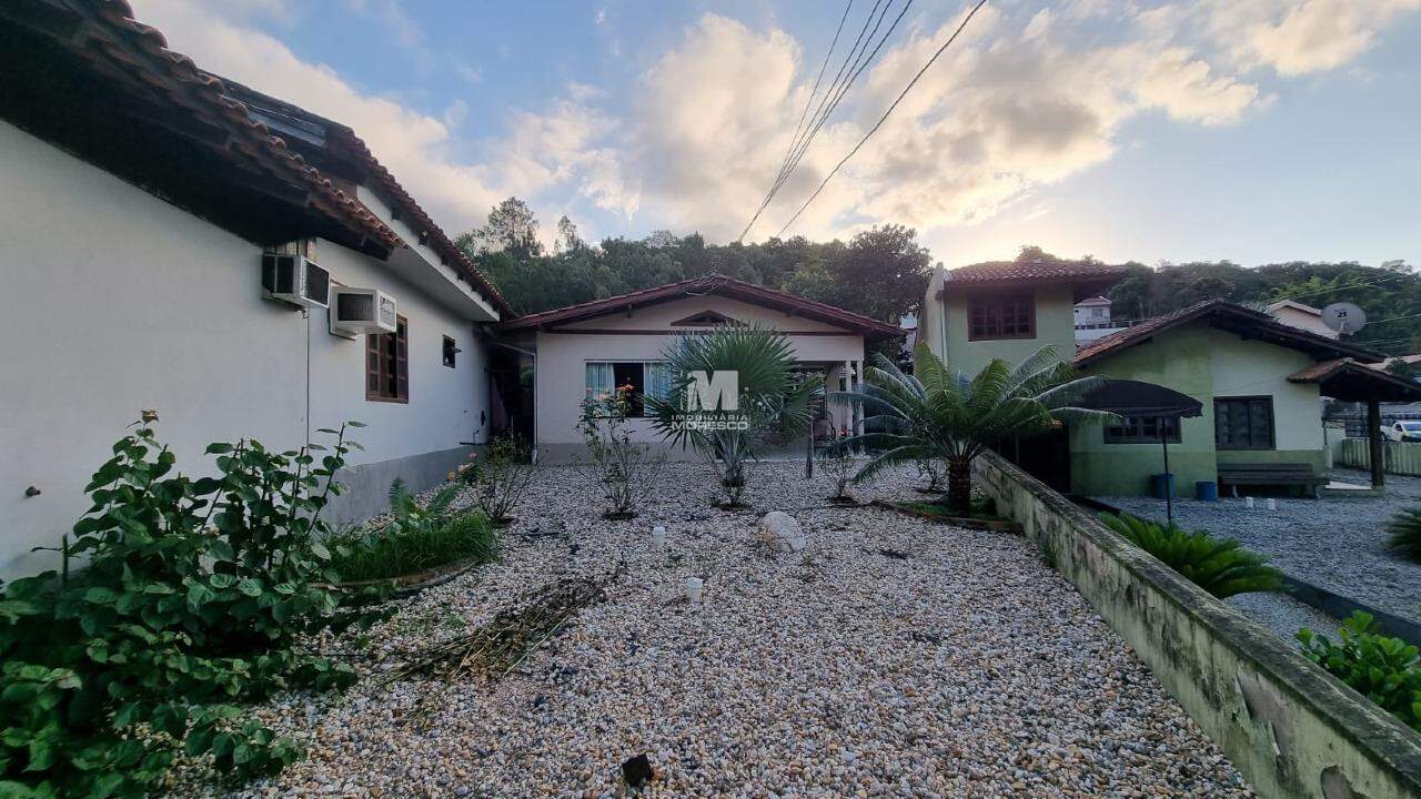 Casa à venda no bairro Primeiro de Maio: 