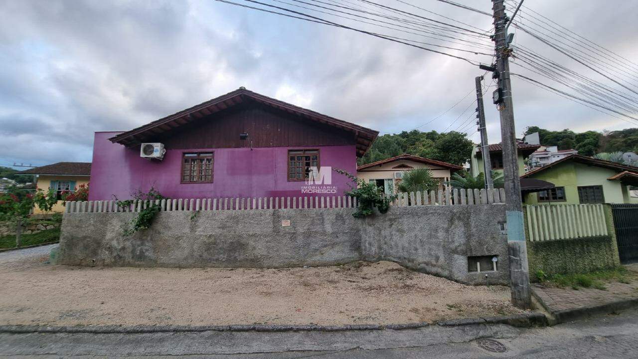 Casa à venda no bairro Primeiro de Maio: 
