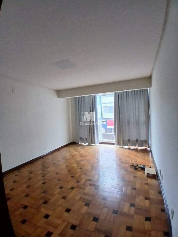 Apartamento para aluguel no bairro Centro: 