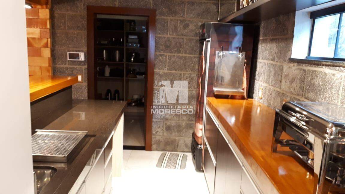 Casa à venda no bairro Azambuja: 