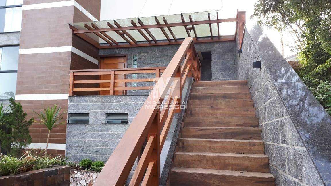 Casa à venda no bairro Azambuja: 