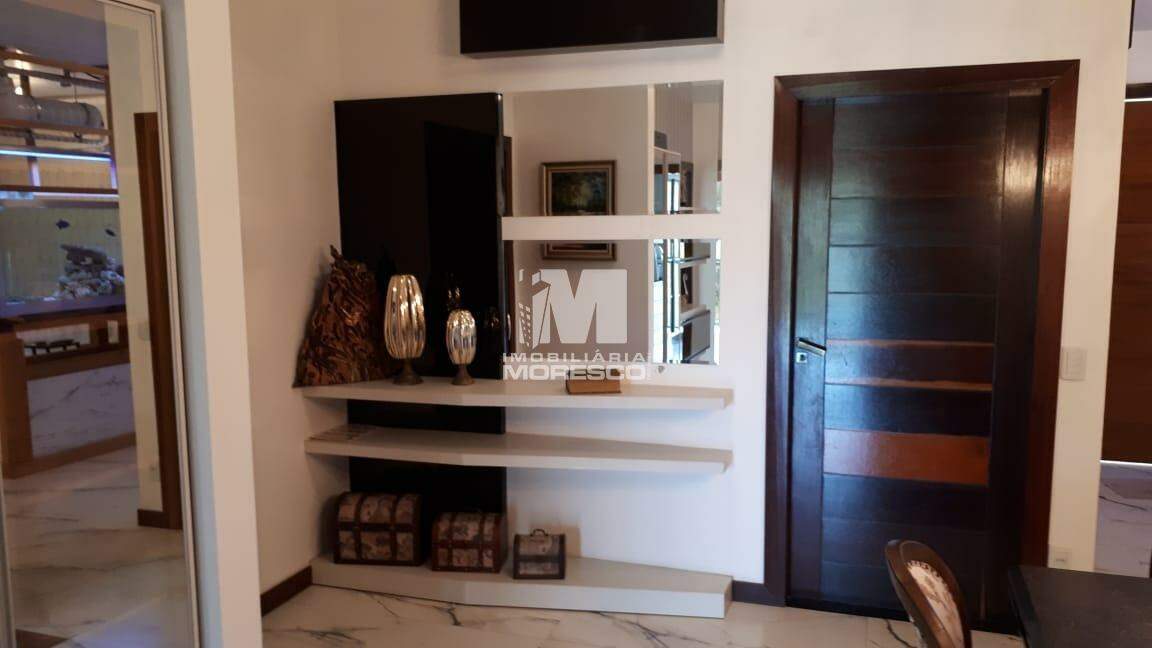 Casa à venda no bairro Azambuja: 