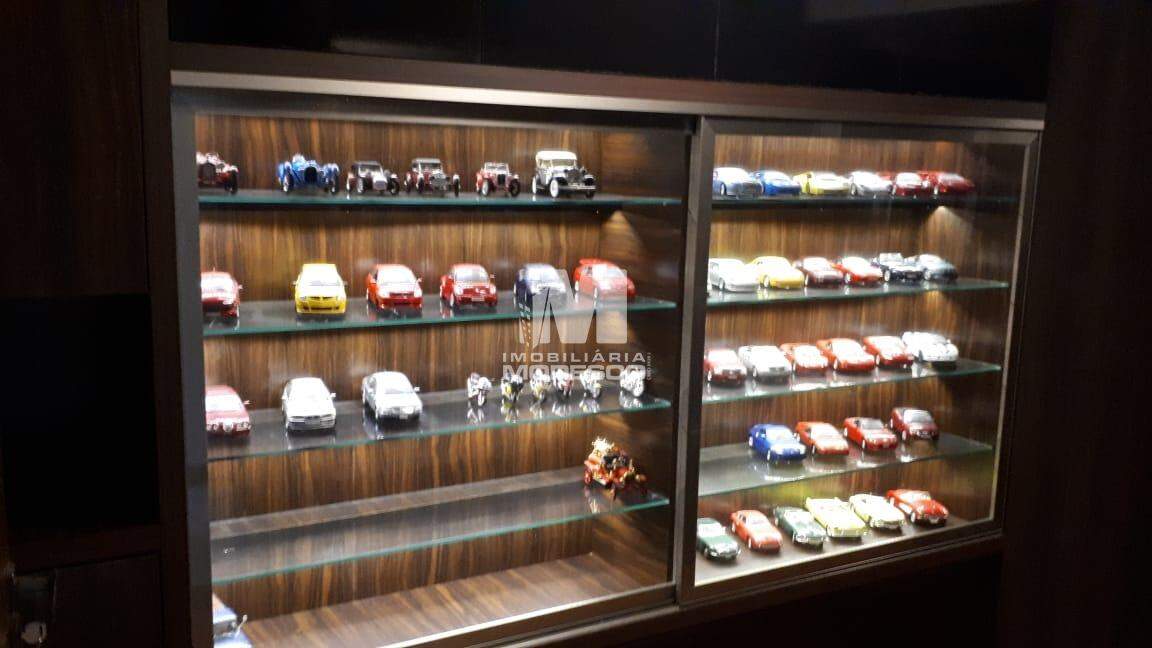 Casa à venda no bairro Azambuja: 