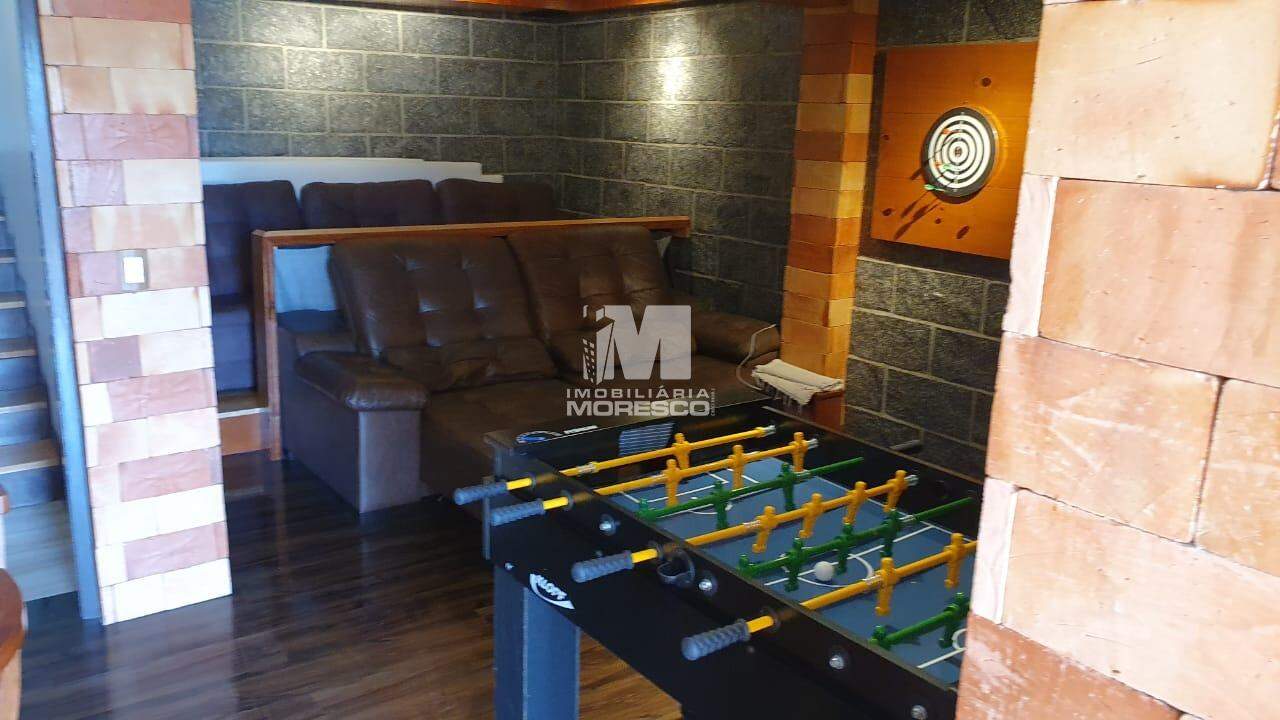 Casa à venda no bairro Azambuja: 