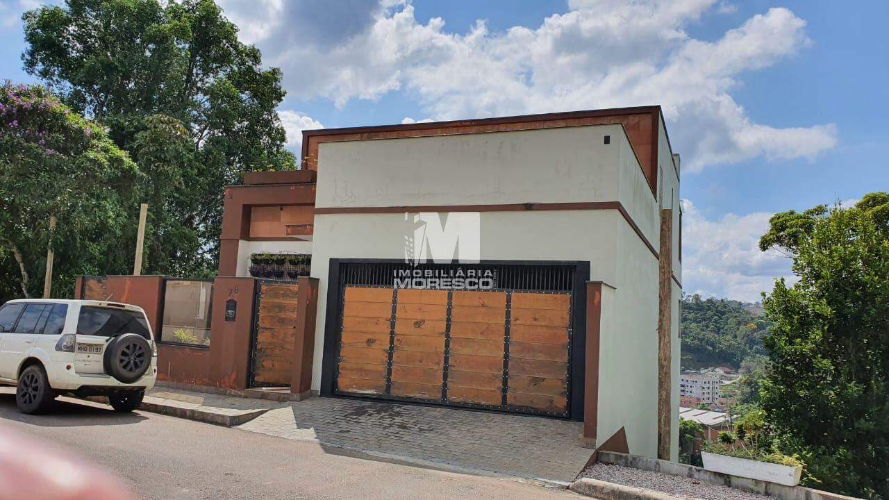 Casa à venda no bairro Azambuja: 