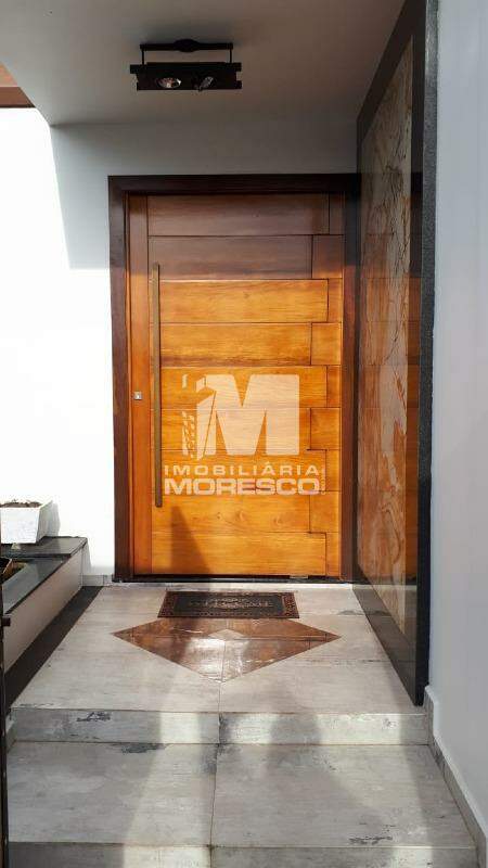 Casa à venda no bairro Azambuja: 