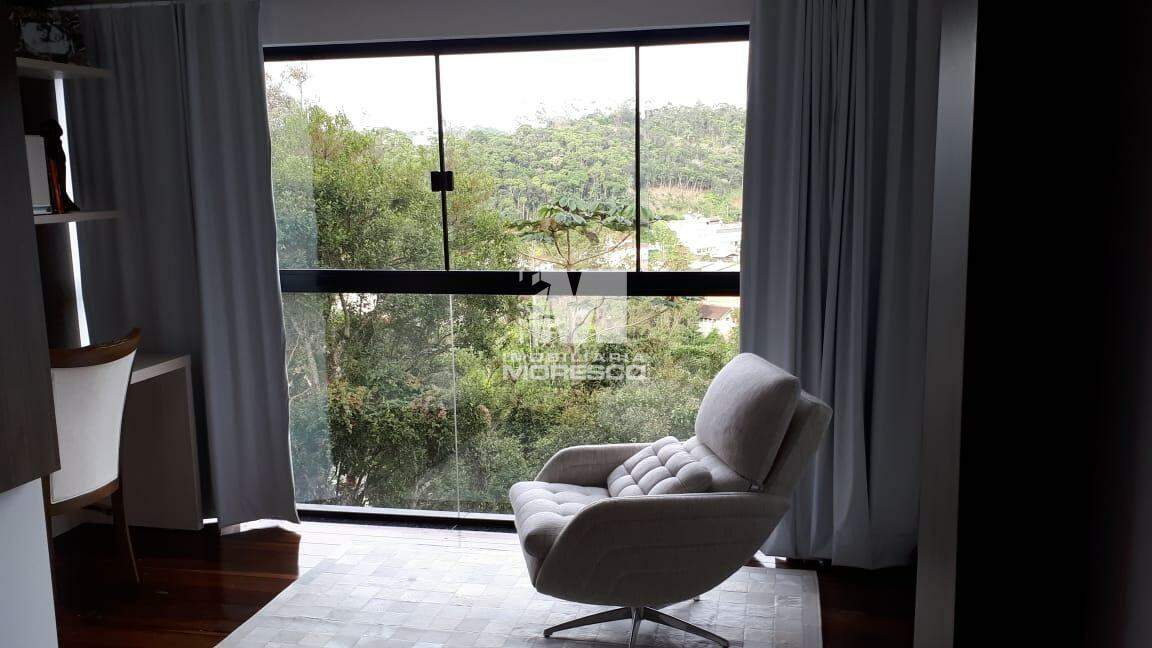 Casa à venda no bairro Azambuja: 