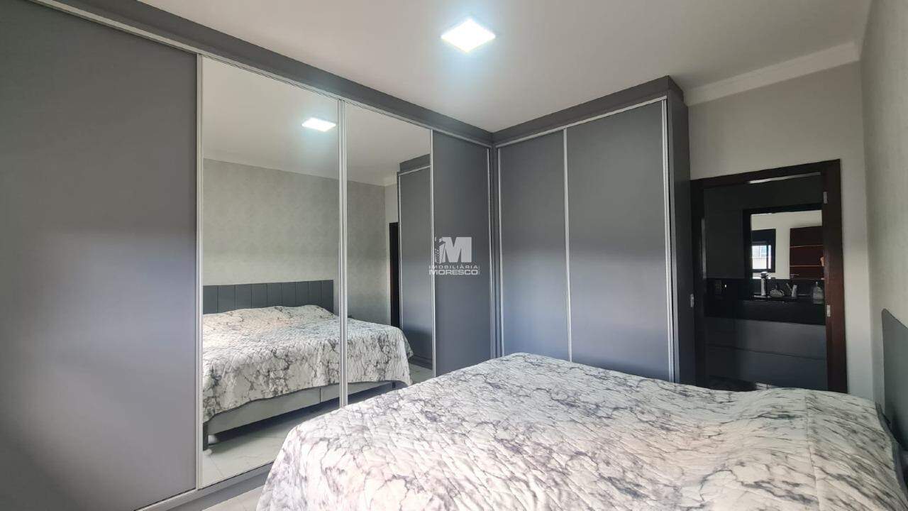 Casa à venda no bairro Souza Cruz: 