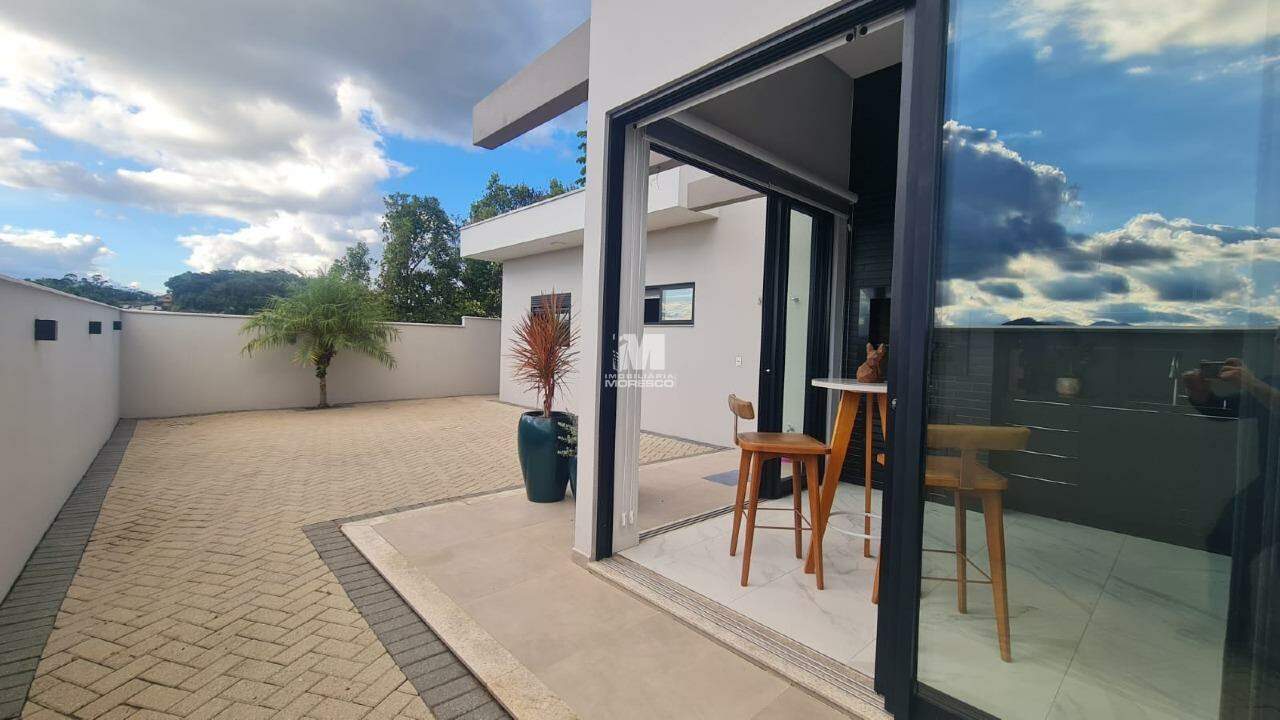 Casa à venda no bairro Souza Cruz: 