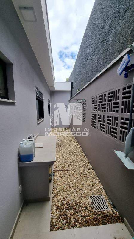 Casa à venda no bairro Souza Cruz: 