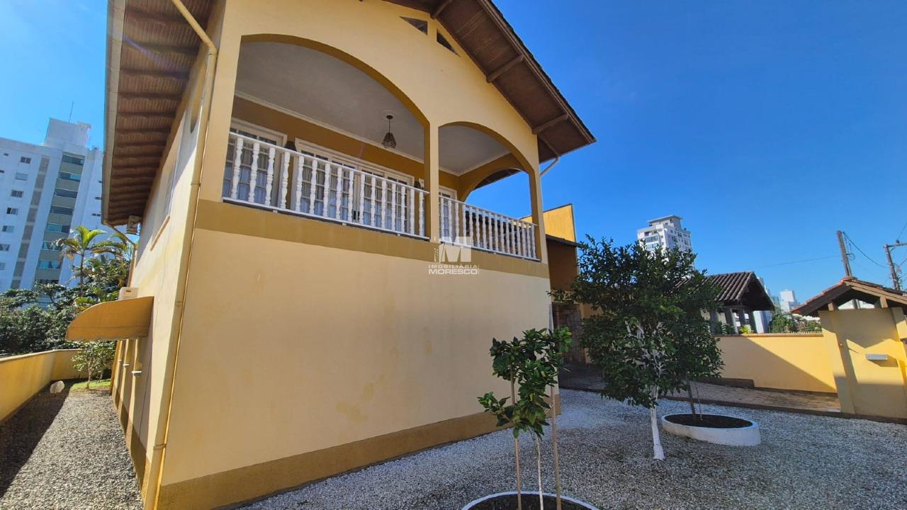 Casa à venda no bairro São Luiz: 