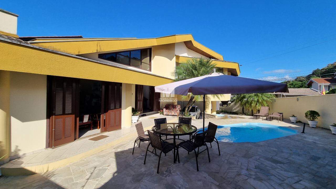 Casa à venda no bairro Centro: 