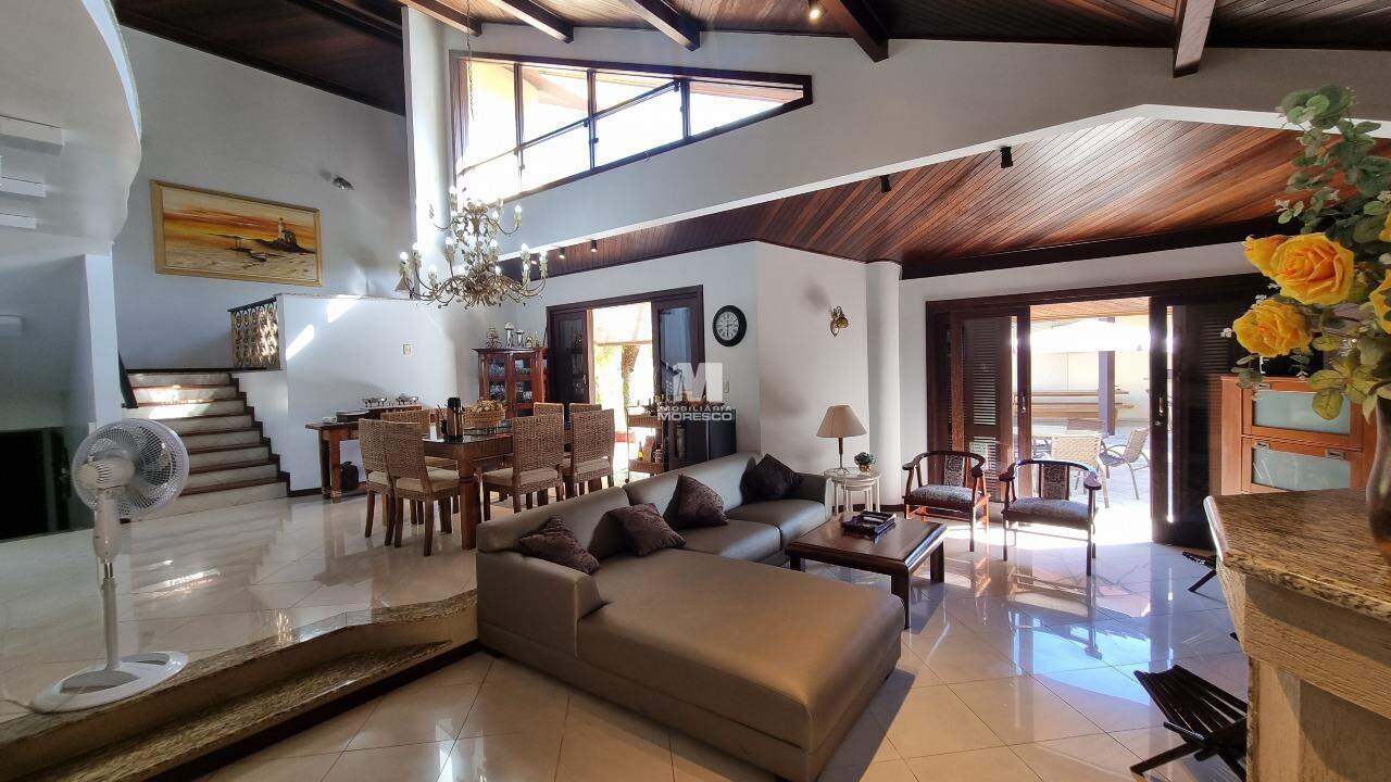 Casa à venda no bairro Centro: 