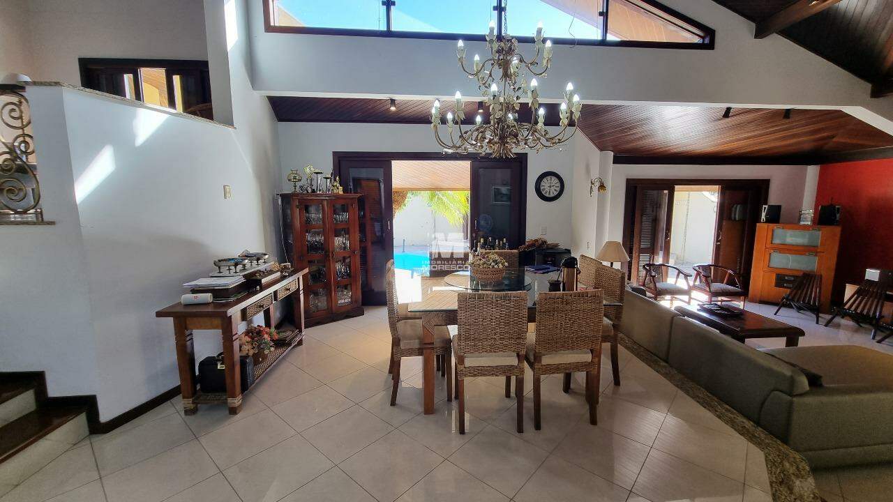 Casa à venda no bairro Centro: 