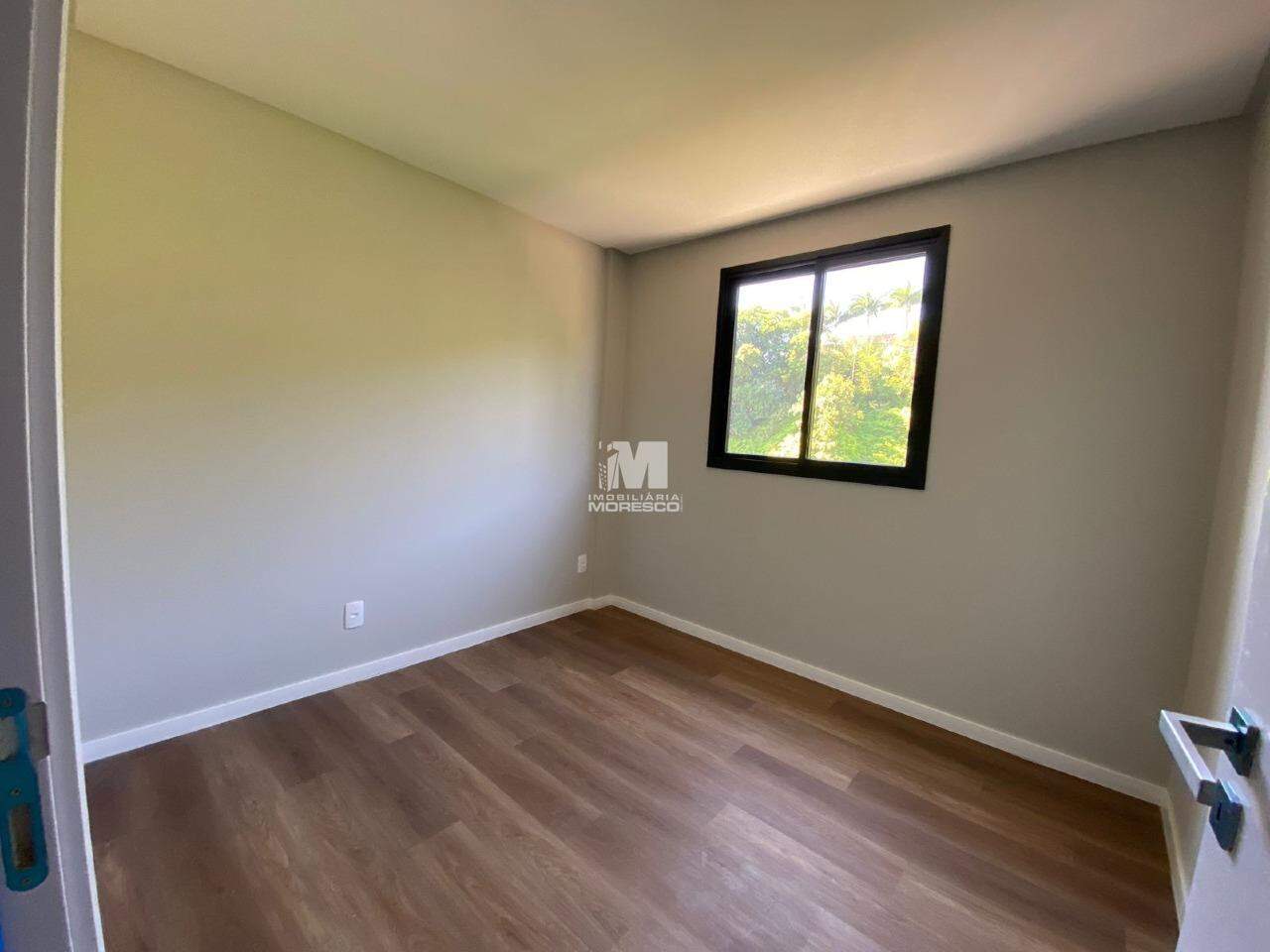 Apartamento à venda no bairro Azambuja: