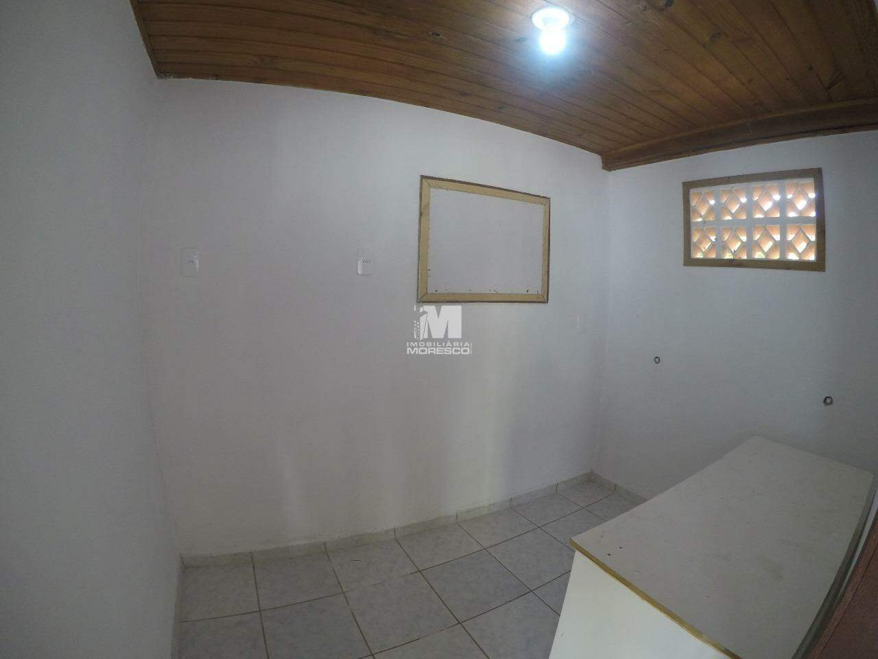 Casa para aluguel no bairro Bateas: 