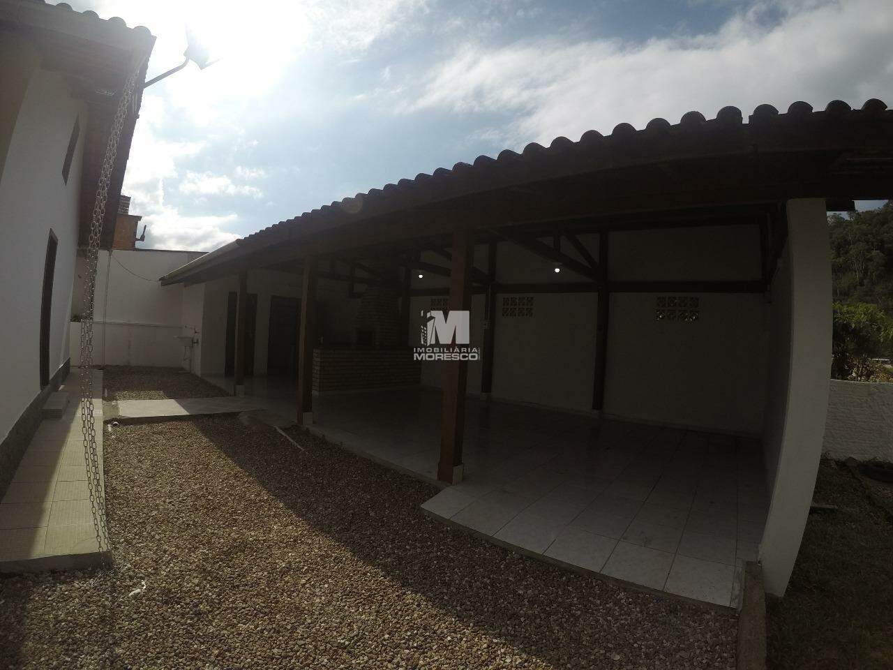 Casa para aluguel no bairro Bateas: 