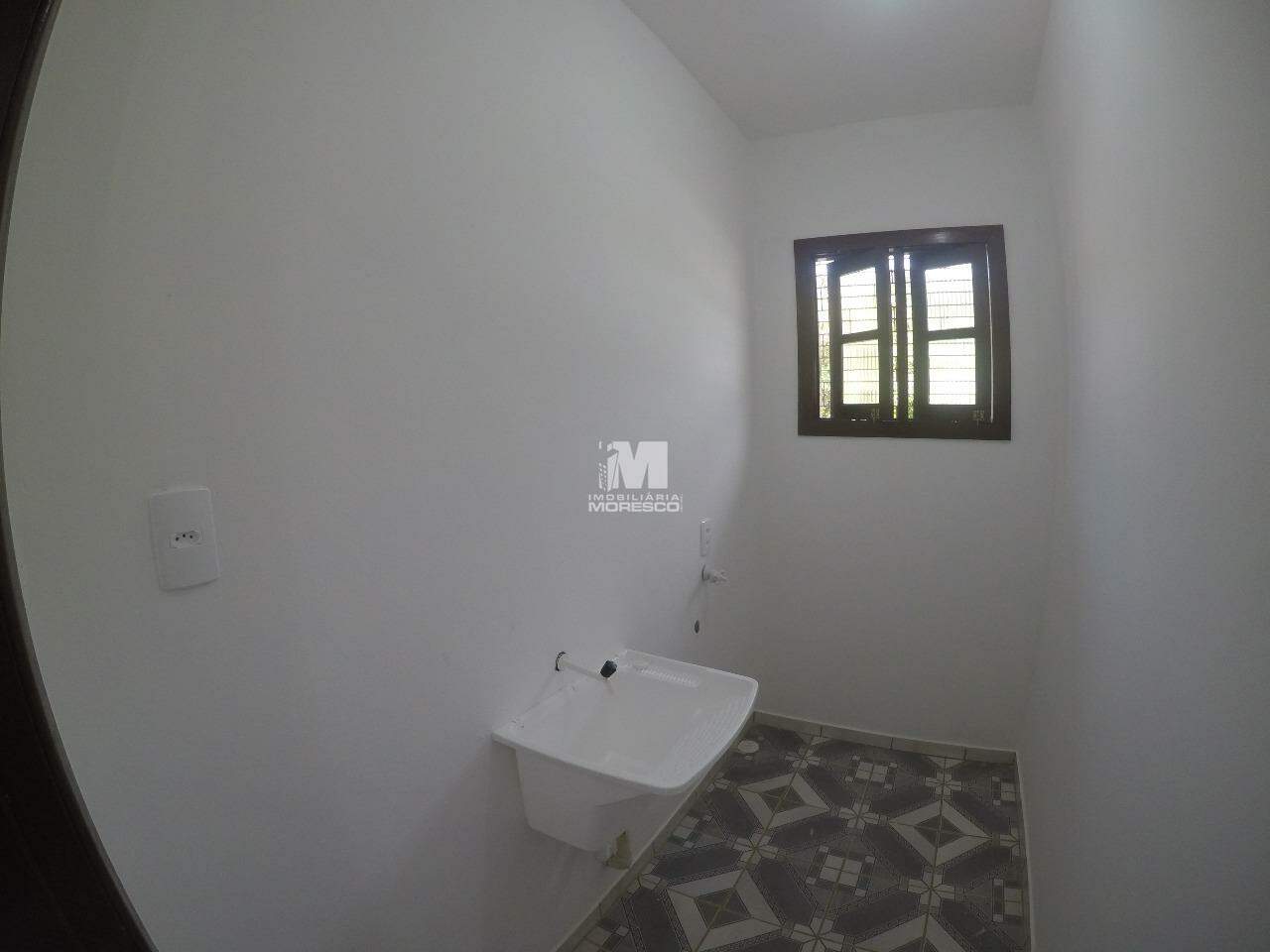 Casa para aluguel no bairro Bateas: 