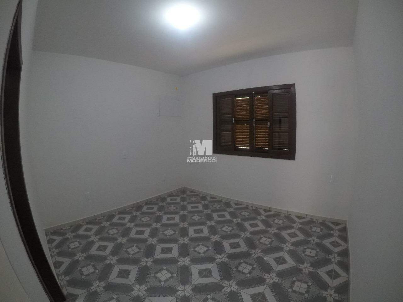 Casa para aluguel no bairro Bateas: 
