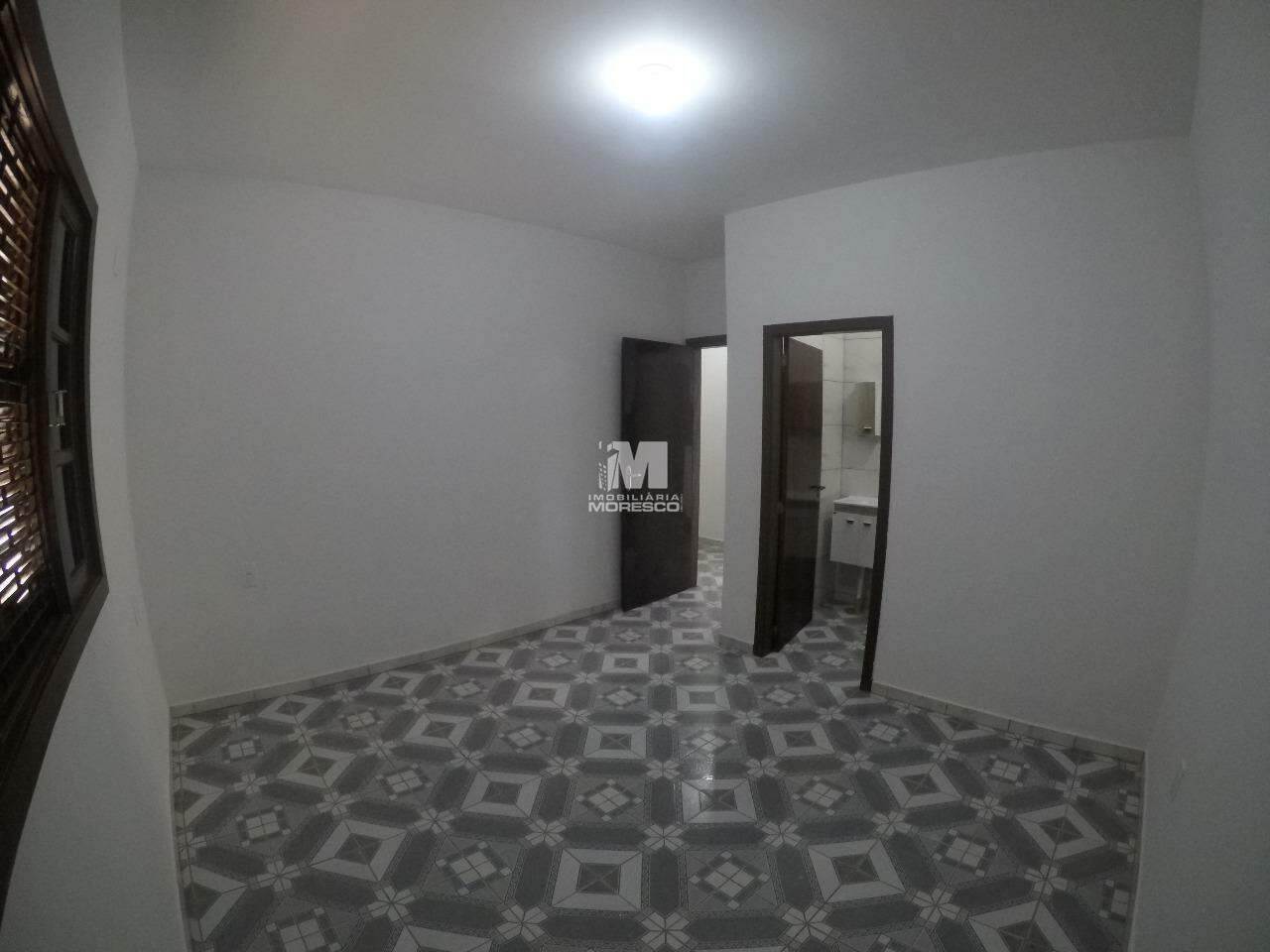 Casa para aluguel no bairro Bateas: 