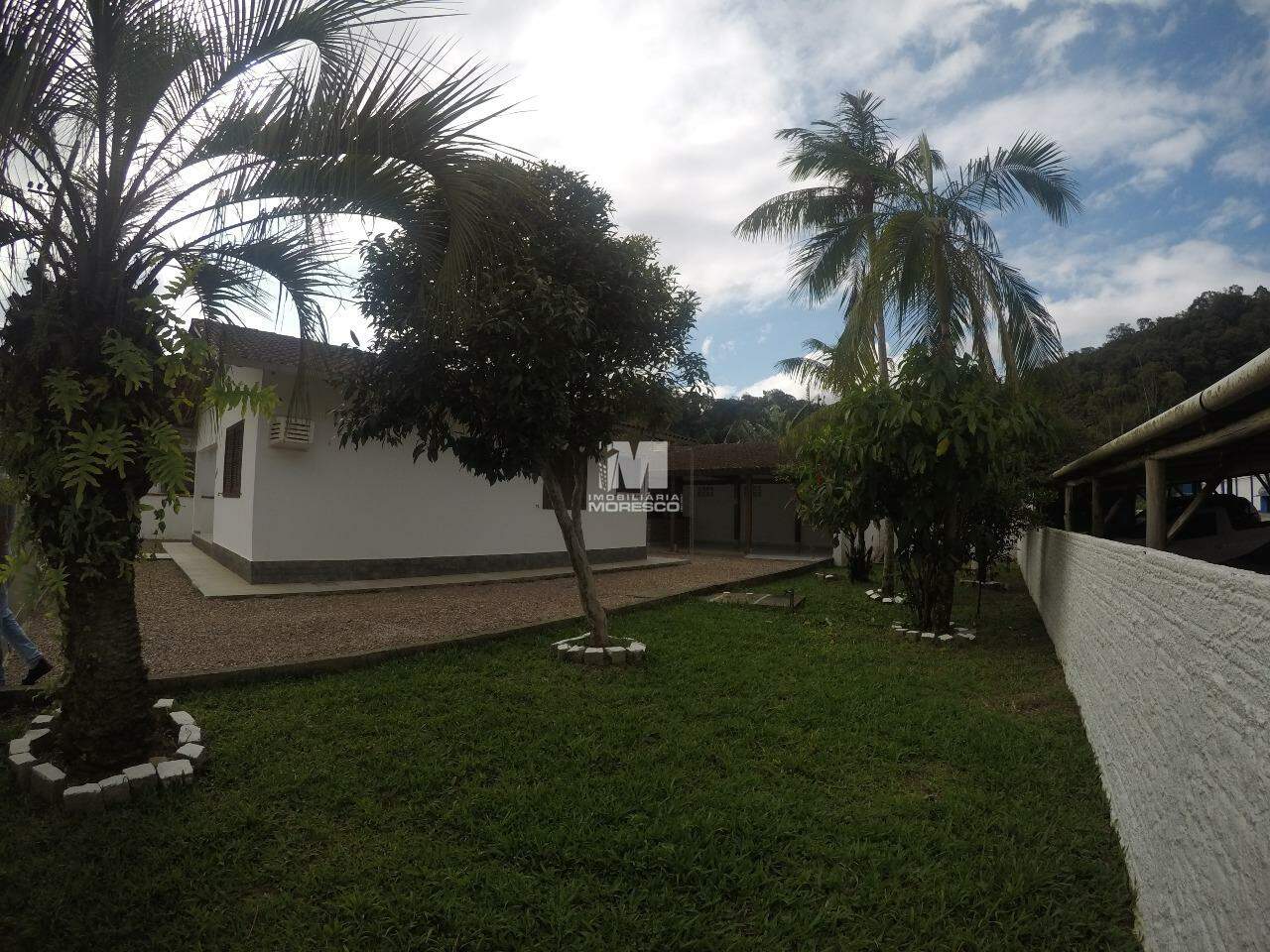 Casa para aluguel no bairro Bateas: 