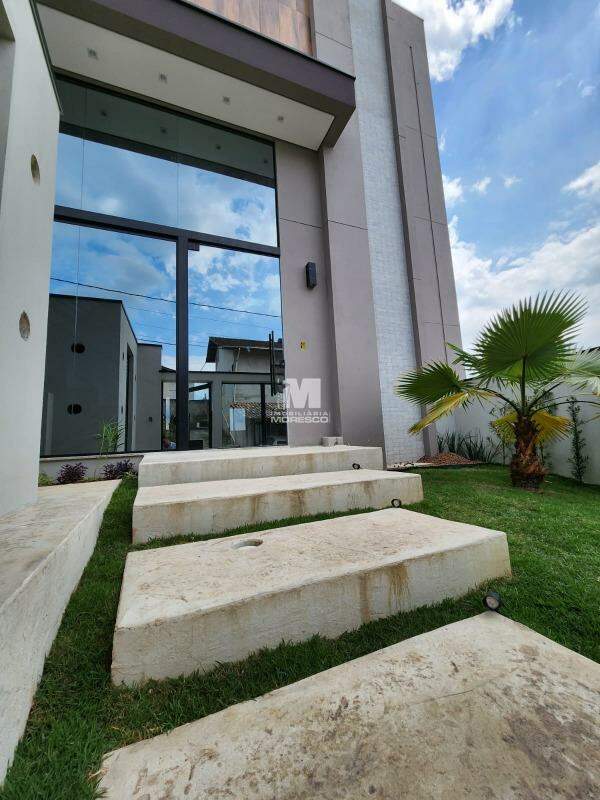 Apartamento à venda no bairro Azambuja: 