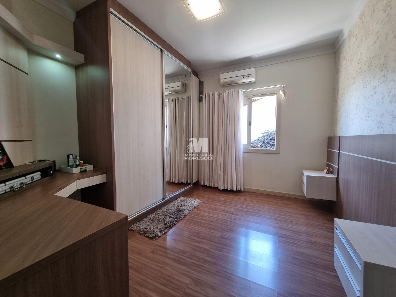 Casa à venda no bairro Centro I: 