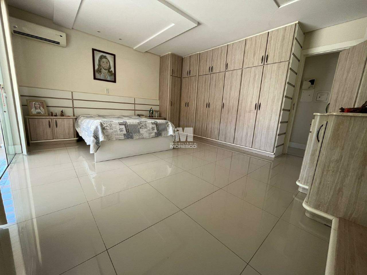 Casa à venda no bairro Jardim Maluche: Suite