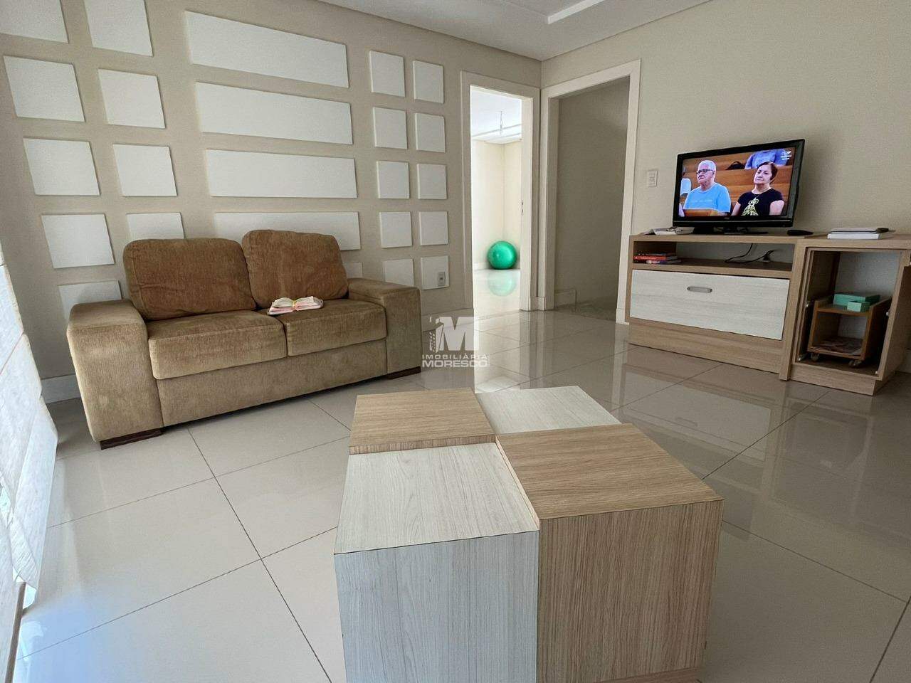 Casa à venda no bairro Jardim Maluche: Sala de TV 2 Piso