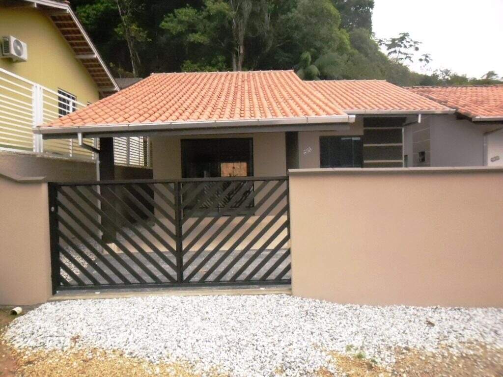 Casa para aluguel no bairro Centro: 