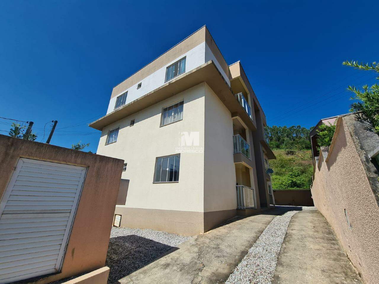 Apartamento para aluguel no bairro Bateas: 