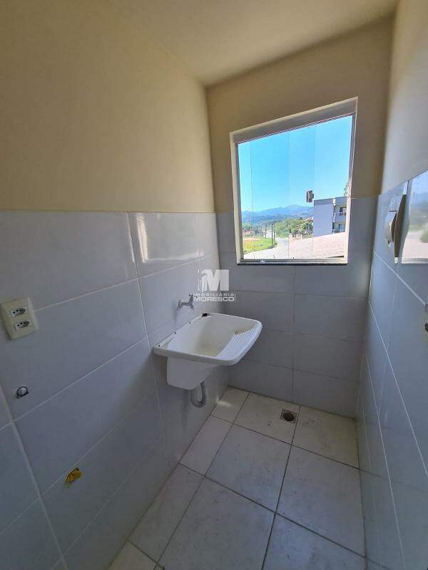 Apartamento para aluguel no bairro Bateas: 