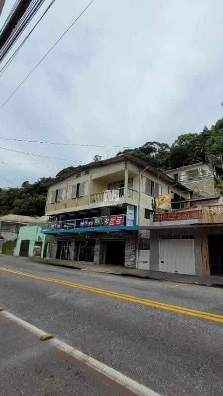 Casa de 480m² no bairro Primeiro de Maio, em Brusque | Eu Corretor
