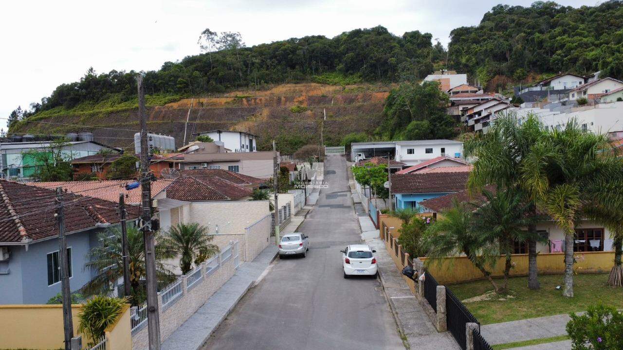 Casa à venda no bairro Bateas:
