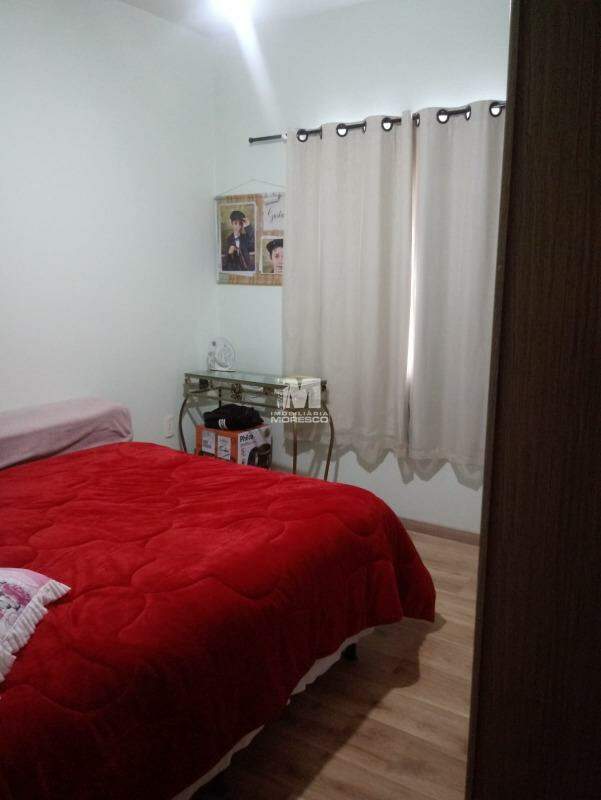 Casa à venda no bairro Bateas: