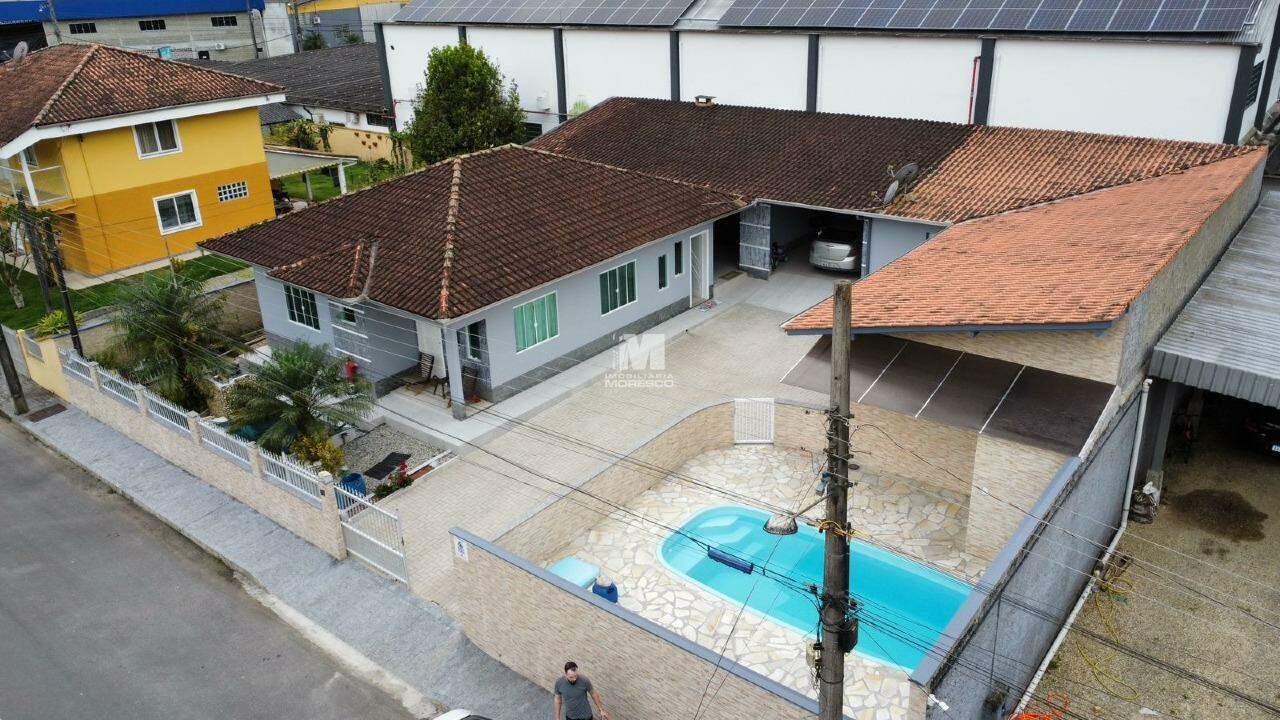 Casa à venda no bairro Bateas: 