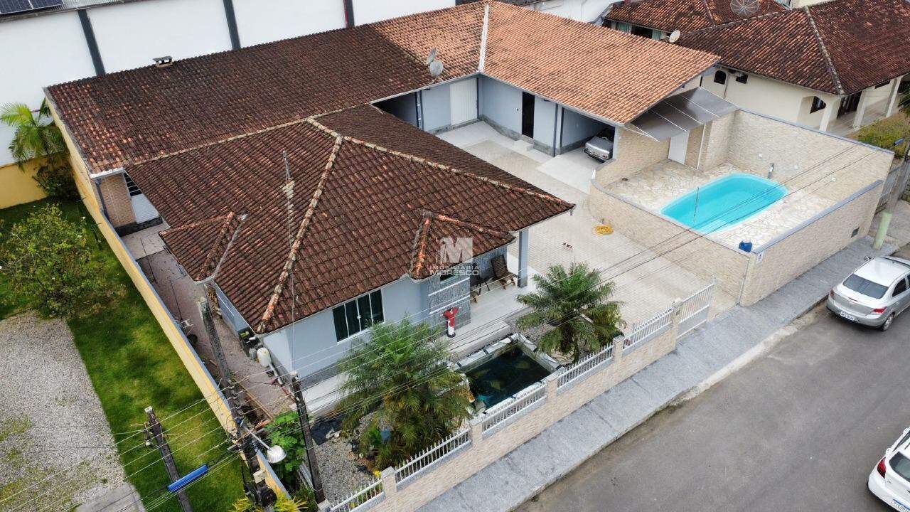 Casa à venda no bairro Bateas: