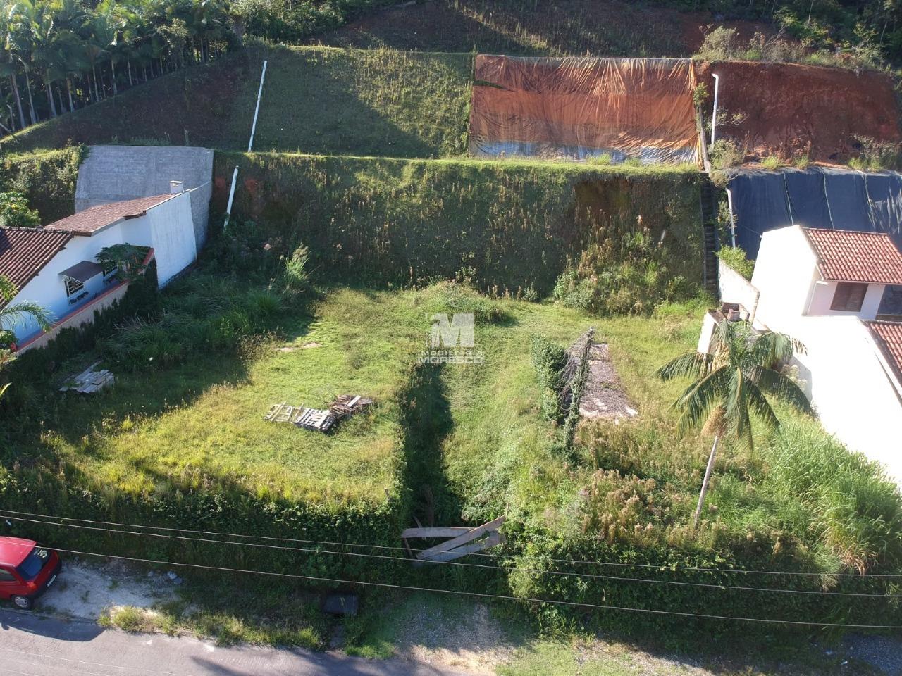 Terreno à venda no bairro Primeiro de Maio: 