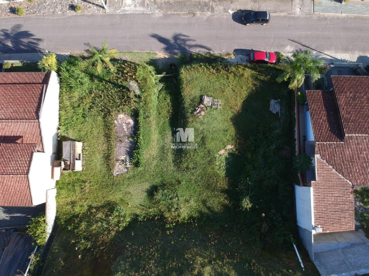 Terreno à venda no bairro Primeiro de Maio: 