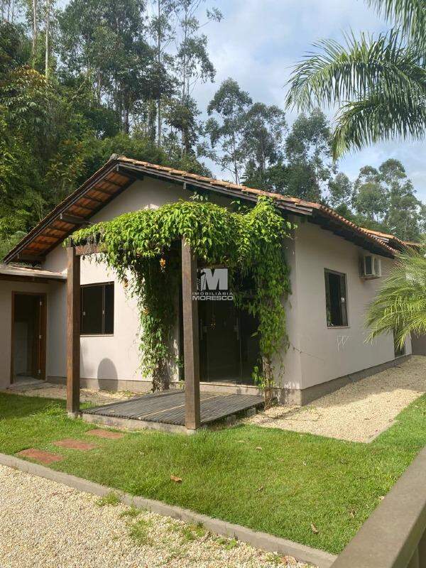 Casa de 2 quartos, 120m² no bairro Centro, em Guabiruba | Eu Corretor