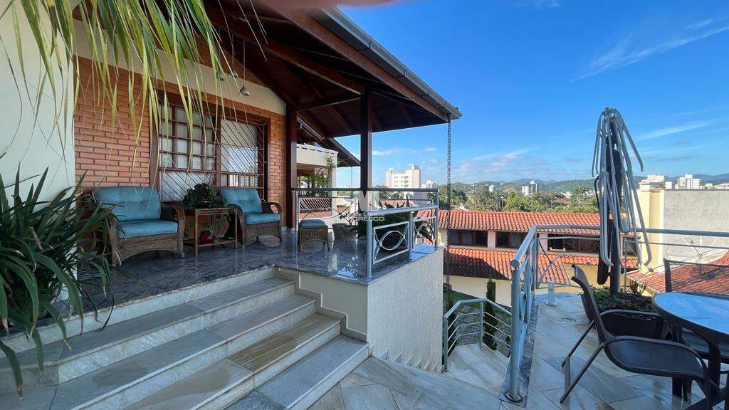 Casa de 600m² no bairro Centro I, em Brusque | Eu Corretor