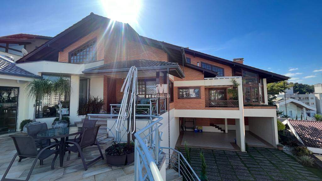 Casa de 600m² no bairro Centro I, em Brusque | Eu Corretor