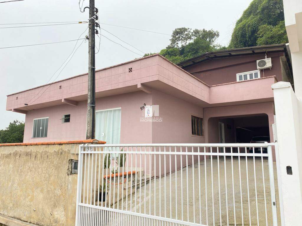 Casa de 5 quartos, 240m² no bairro Cerâmica Reis, em Brusque | Eu Corretor