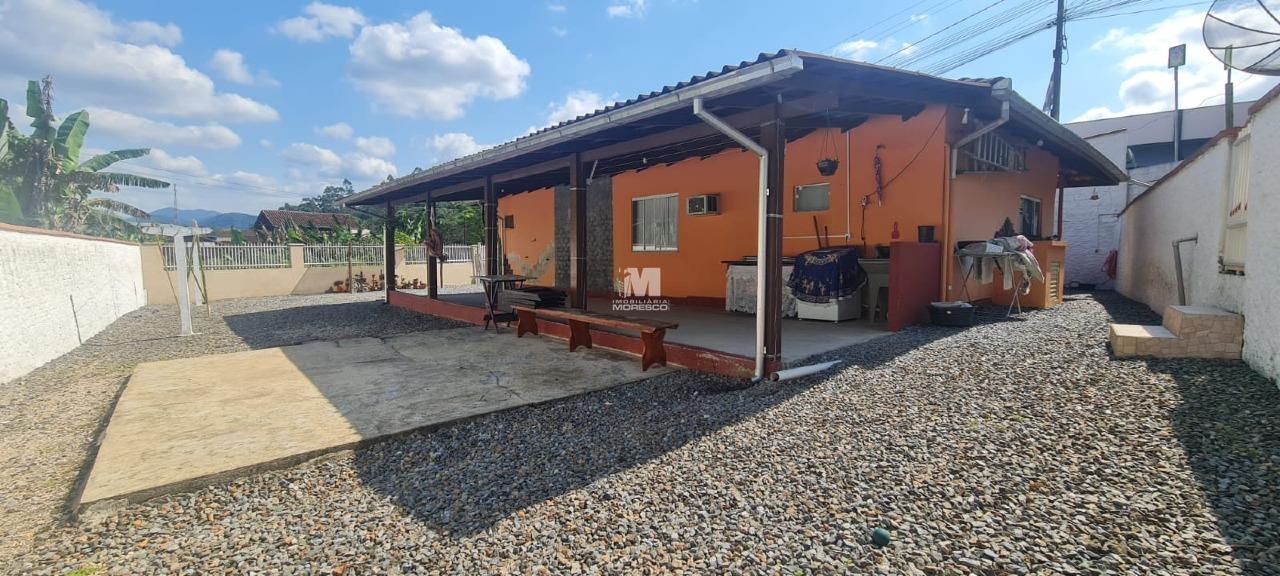 Casa à venda no bairro Poço Fundo: 